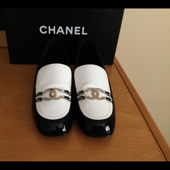 Chanel patent leather black & white oxfords - Picture 2 of 8